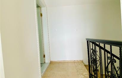 DİDİM AKBÜK’TE DENİZ MANZARALI, HAVUZLU SİTEDE SATILIK EŞYALI 2+1 DUBLEKS DAİRE