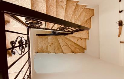 DİDİM AKBÜK’TE DENİZ MANZARALI, HAVUZLU SİTEDE SATILIK EŞYALI 2+1 DUBLEKS DAİRE