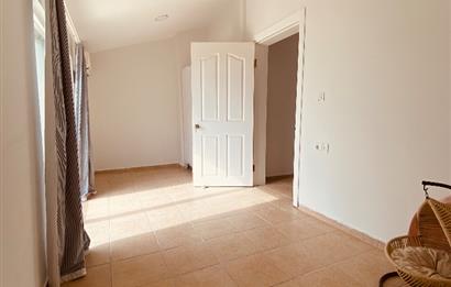 DİDİM AKBÜK’TE DENİZ MANZARALI, HAVUZLU SİTEDE SATILIK EŞYALI 2+1 DUBLEKS DAİRE