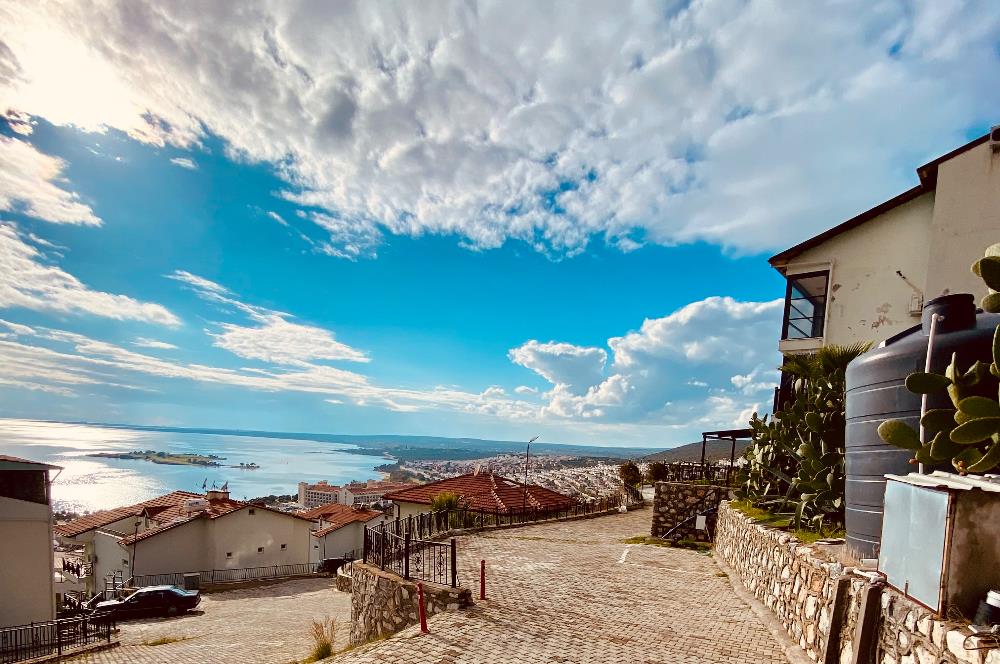 DİDİM AKBÜK’TE DENİZ MANZARALI, HAVUZLU SİTEDE SATILIK EŞYALI 2+1 DUBLEKS DAİRE