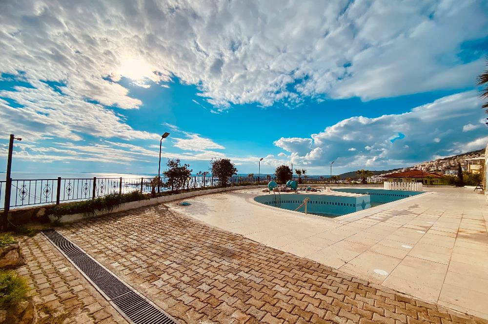 DİDİM AKBÜK’TE DENİZ MANZARALI, HAVUZLU SİTEDE SATILIK EŞYALI 2+1 DUBLEKS DAİRE