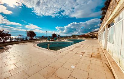 DİDİM AKBÜK’TE DENİZ MANZARALI, HAVUZLU SİTEDE SATILIK EŞYALI 2+1 DUBLEKS DAİRE