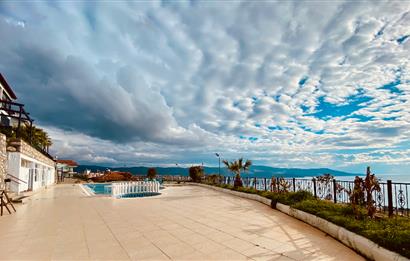 DİDİM AKBÜK’TE DENİZ MANZARALI, HAVUZLU SİTEDE SATILIK EŞYALI 2+1 DUBLEKS DAİRE