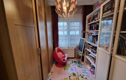 ZEKERİYAKÖY'DE GENİŞ YEŞİL ALANLI SİTEDE 3+1 KİRALIK DAİRE