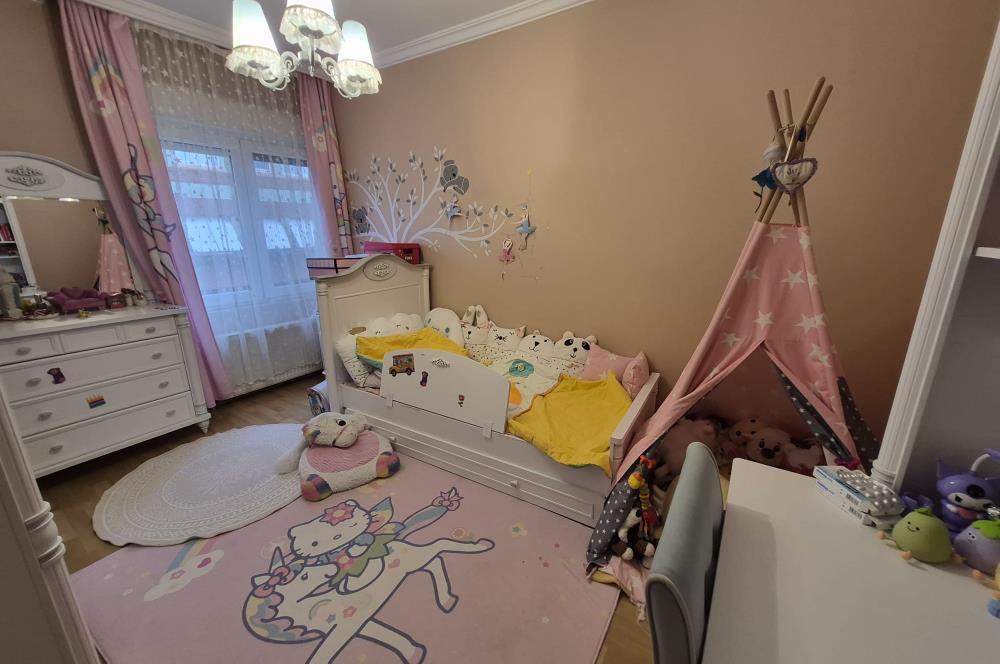 ZEKERİYAKÖY'DE GENİŞ YEŞİL ALANLI SİTEDE 3+1 KİRALIK DAİRE