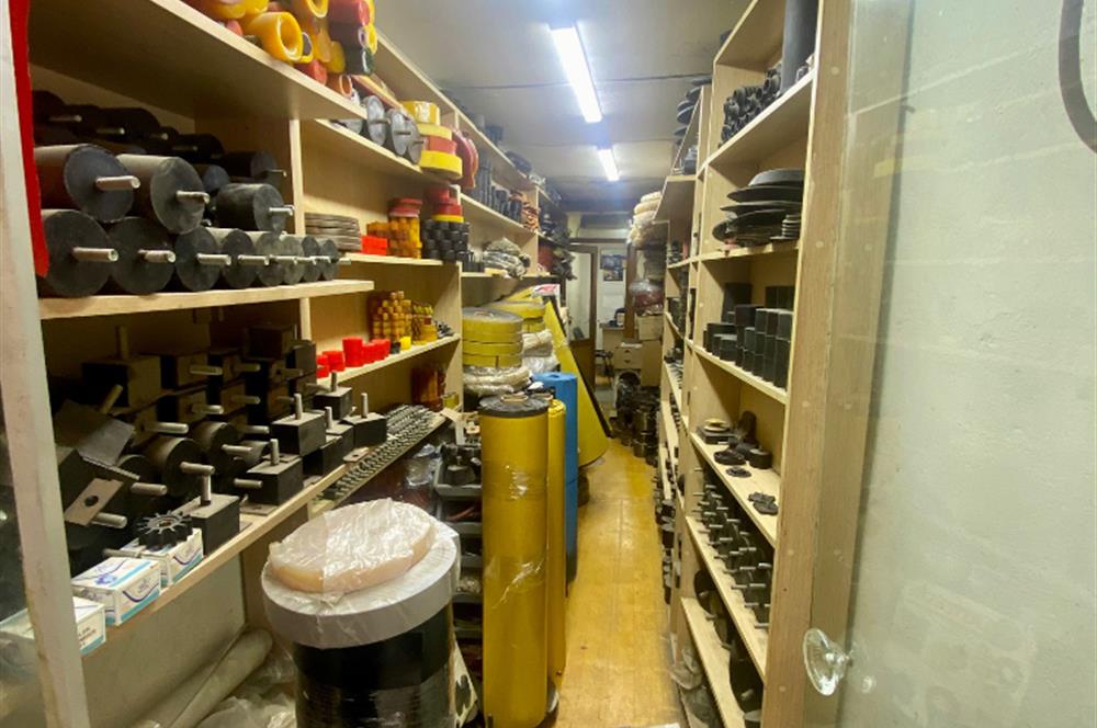 KARAKÖY'DE VAKIFTAN KİRALIK DÜKKAN  