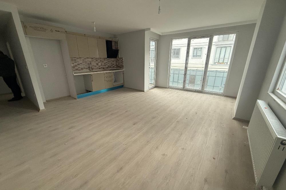 Meda Marmara 2 Sitesinde Havuzlu Güvenlikli Satılık 2+1Boş Daire