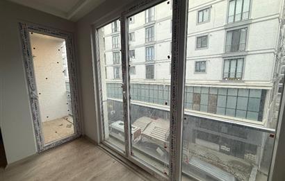 Meda Marmara 2 Sitesinde Havuzlu Güvenlikli Satılık 2+1Boş Daire