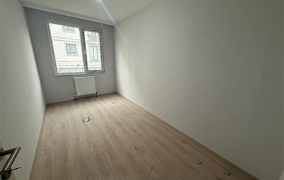 Meda Marmara 2 Sitesinde Havuzlu Güvenlikli Satılık 2+1Boş Daire