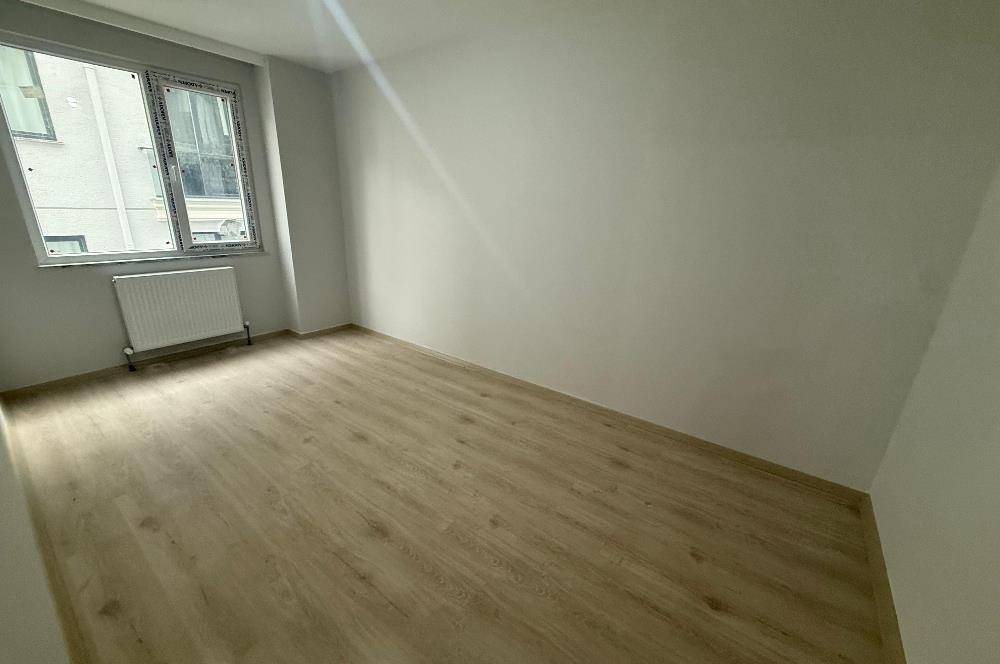 Meda Marmara 2 Sitesinde Havuzlu Güvenlikli Satılık 2+1Boş Daire
