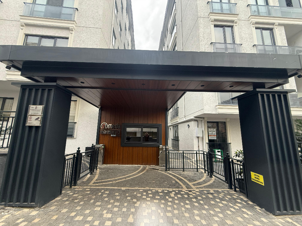 Meda Marmara 2 Sitesinde Havuzlu Güvenlikli Satılık 2+1Boş Daire
