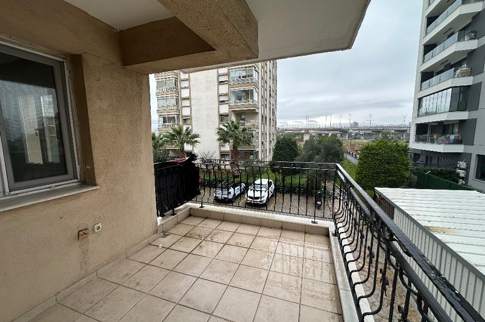 Merkezi Konumda Güvenlikli Sitede Ferah 2+1 