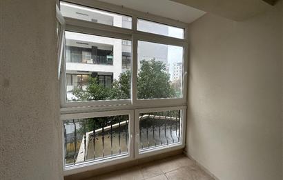 Merkezi Konumda Güvenlikli Sitede Ferah 2+1 