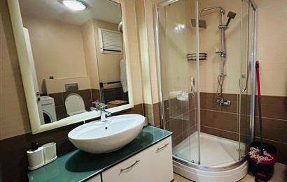 KEMER VADİ SİTESİNDE FERAH KULLANIMLI BALKONLU BEYAZ EŞYALI  1+1 DAİRE