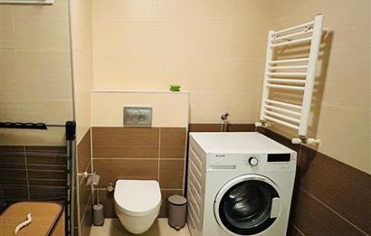 KEMER VADİ SİTESİNDE FERAH KULLANIMLI BALKONLU BEYAZ EŞYALI  1+1 DAİRE