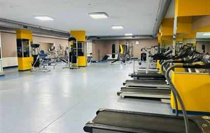 KEMER VADİ SİTESİNDE FERAH KULLANIMLI BALKONLU BEYAZ EŞYALI  1+1 DAİRE