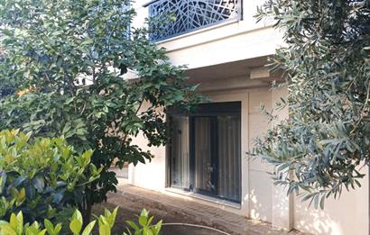 ALTINTEPE'DE MERKEZİ KONUMDA ÖN CEPHE BAHÇE MULLANIMLI 2+1