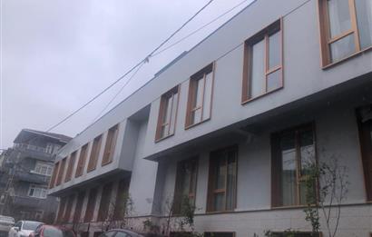 C21 DEN KEMERBURGAZ HİM CADDE’DE 1+1 MODERN EŞYALI ŞIK DAİRE