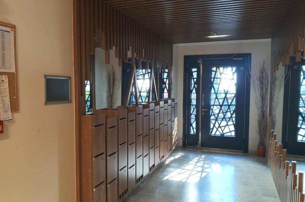 ALTINTEPE'DE MERKEZİ KONUMDA ÖN CEPHE BAHÇE MULLANIMLI 2+1