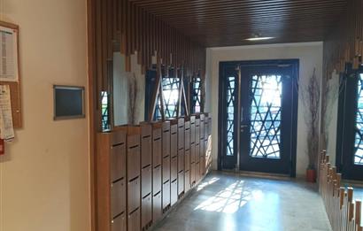 ALTINTEPE'DE MERKEZİ KONUMDA ÖN CEPHE BAHÇE MULLANIMLI 2+1