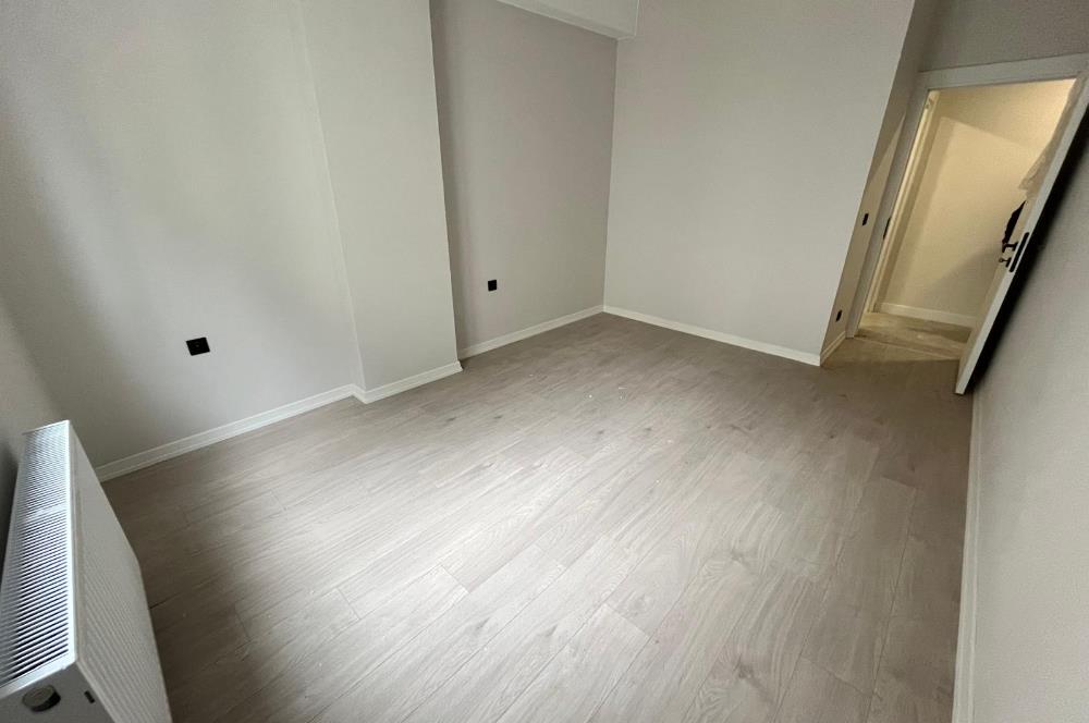 ALTINTEPE'DE 0 BİNADA BALKONLU ARA KATTA LÜX 2+1