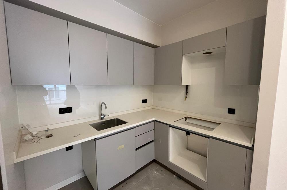 ALTINTEPE'DE 0 BİNADA BALKONLU ARA KATTA LÜX 2+1