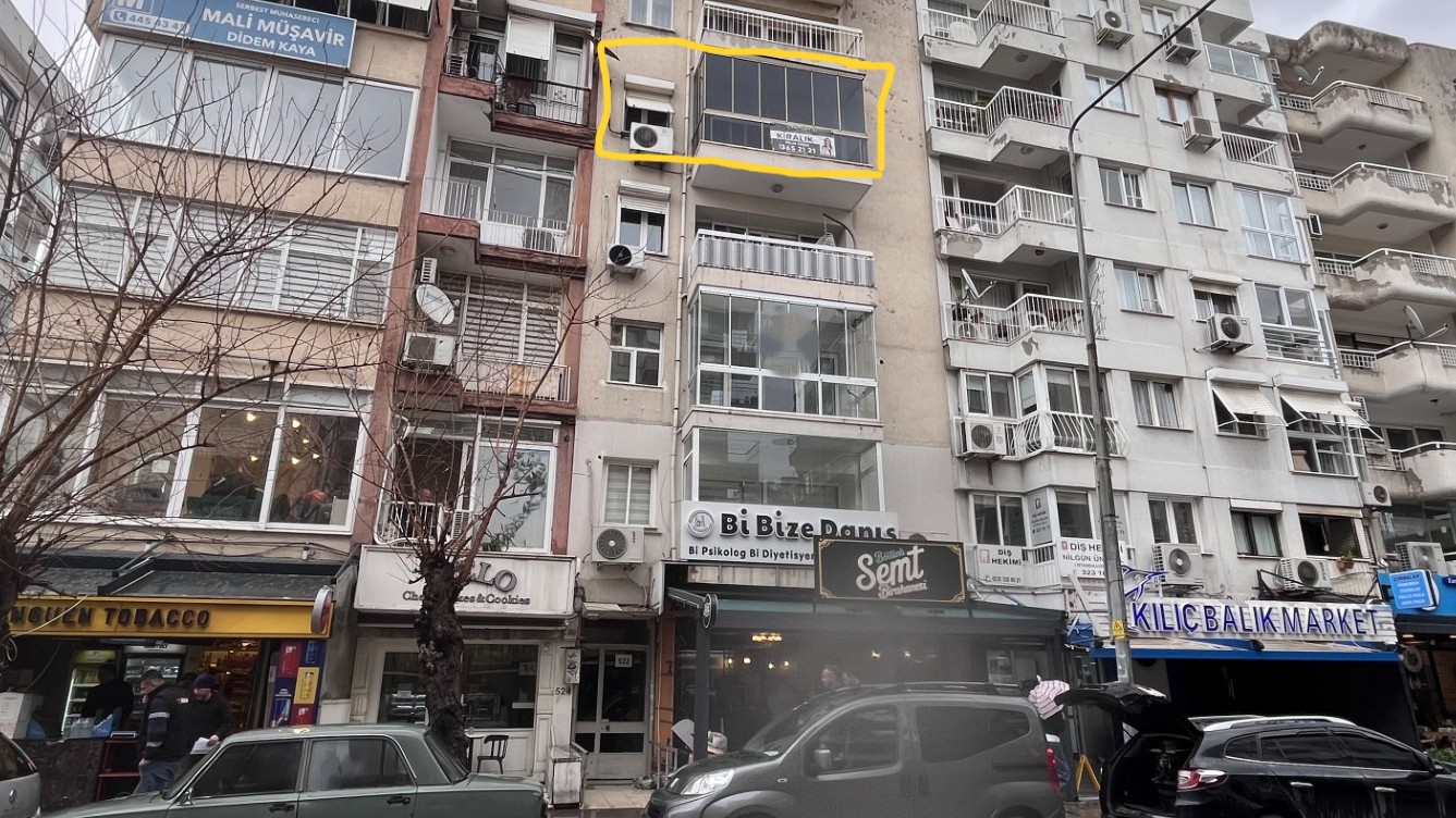 Bostanlı Cemal Gürsel Caddesinde 3+1 Kiralık İş Yeri veya Daire