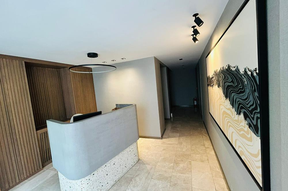 C21 DEN KEMERBURGAZ HİM CADDE’DE 1+1 MODERN EŞYALI ŞIK DAİRE