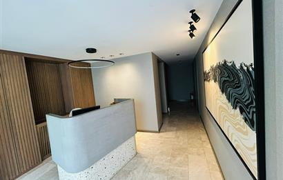 C21 DEN KEMERBURGAZ HİM CADDE’DE 1+1 MODERN EŞYALI ŞIK DAİRE