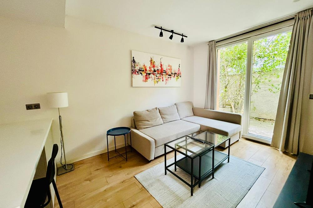 C21 DEN KEMERBURGAZ HİM CADDE’DE 1+1 MODERN EŞYALI ŞIK DAİRE