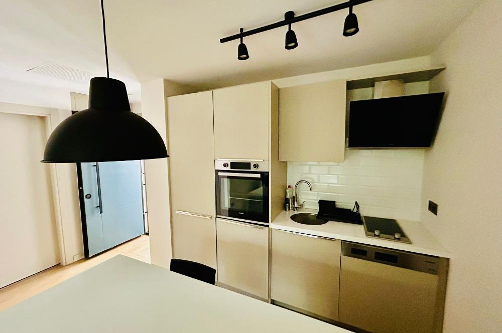C21 DEN KEMERBURGAZ HİM CADDE’DE 1+1 MODERN EŞYALI ŞIK DAİRE