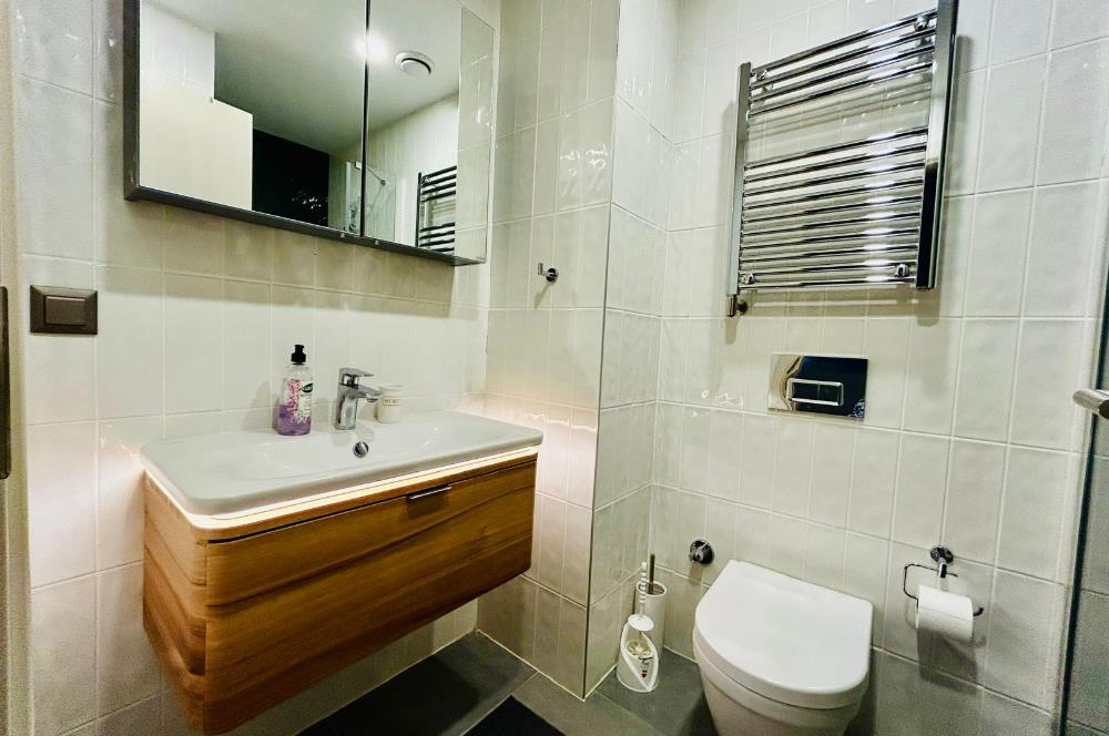 C21 DEN KEMERBURGAZ HİM CADDE’DE 1+1 MODERN EŞYALI ŞIK DAİRE