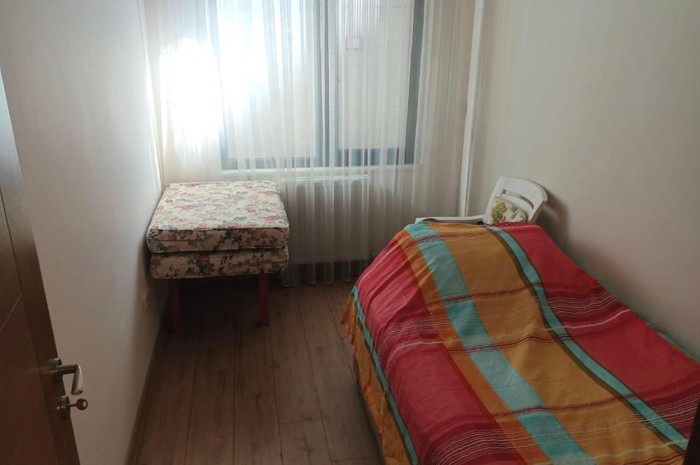 ALTINTEPE'DE MERKEZİ KONUMDA ÖN CEPHE BAHÇE MULLANIMLI 2+1