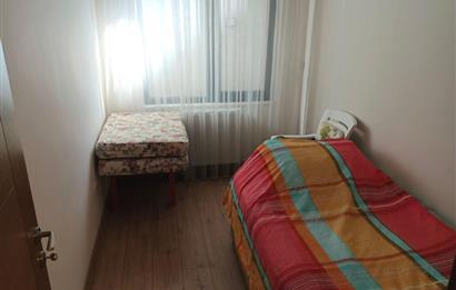 ALTINTEPE'DE MERKEZİ KONUMDA ÖN CEPHE BAHÇE MULLANIMLI 2+1