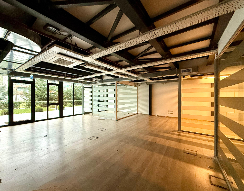 Porta Vadi Kiralık Dükkan 400m2+40m2 Tahsisli Ön Kullanım Alanı