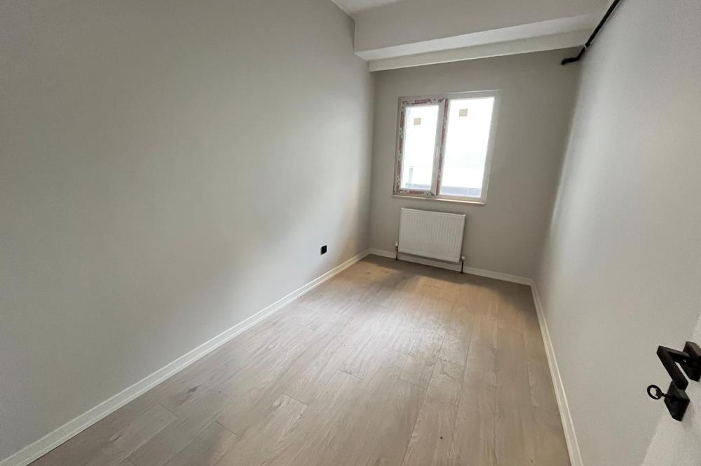 ALTINTEPE'DE 0 BİNADA BALKONLU ARA KATTA LÜX 2+1