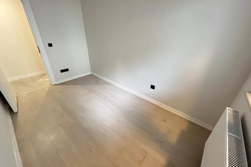 ALTINTEPE'DE 0 BİNADA BALKONLU ARA KATTA LÜX 2+1