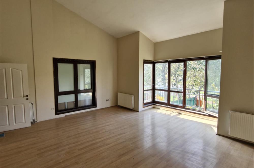 BAŞAKŞEHİR'de GENİŞ BAHÇELİ LÜKS KİRALIK VİLLA