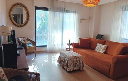 ALTINTEPE'DE MERKEZİ KONUMDA ÖN CEPHE BAHÇE MULLANIMLI 2+1