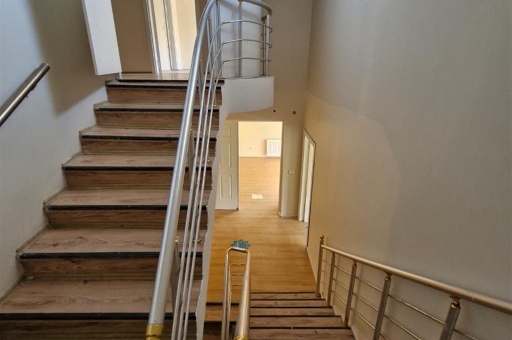 BAŞAKŞEHİR'de GENİŞ BAHÇELİ LÜKS KİRALIK VİLLA