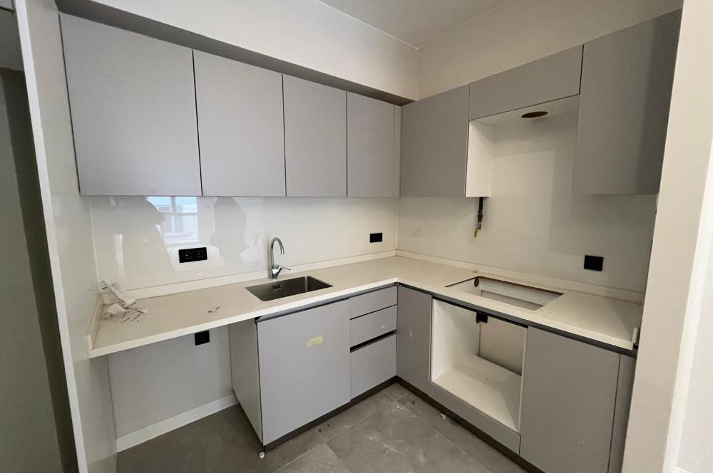 ALTINTEPE'DE 0 BİNADA BALKONLU ARA KATTA LÜX 2+1