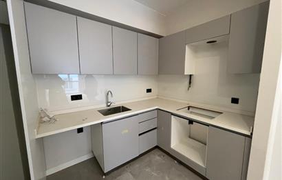 ALTINTEPE'DE 0 BİNADA BALKONLU ARA KATTA LÜX 2+1