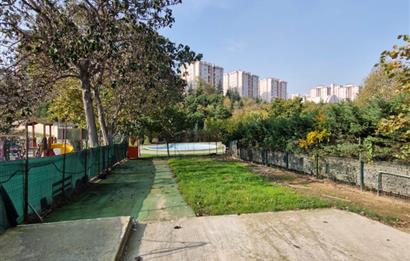 BAŞAKŞEHİR'de GENİŞ BAHÇELİ LÜKS KİRALIK VİLLA