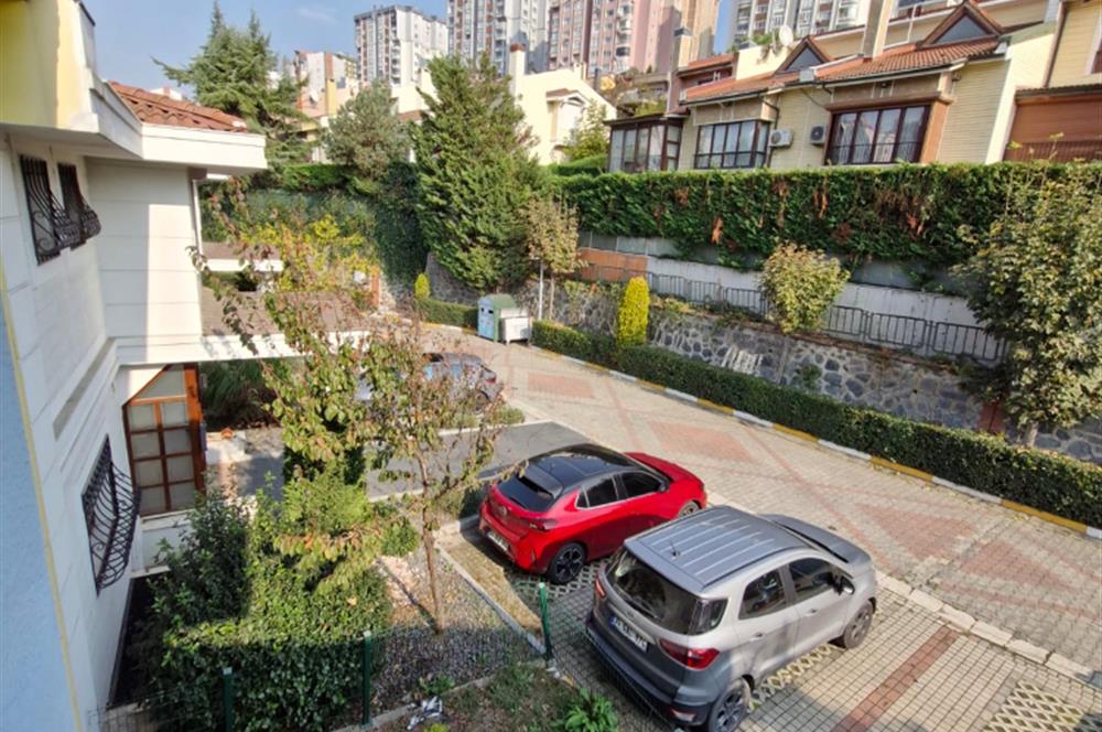 BAŞAKŞEHİR'de GENİŞ BAHÇELİ LÜKS KİRALIK VİLLA