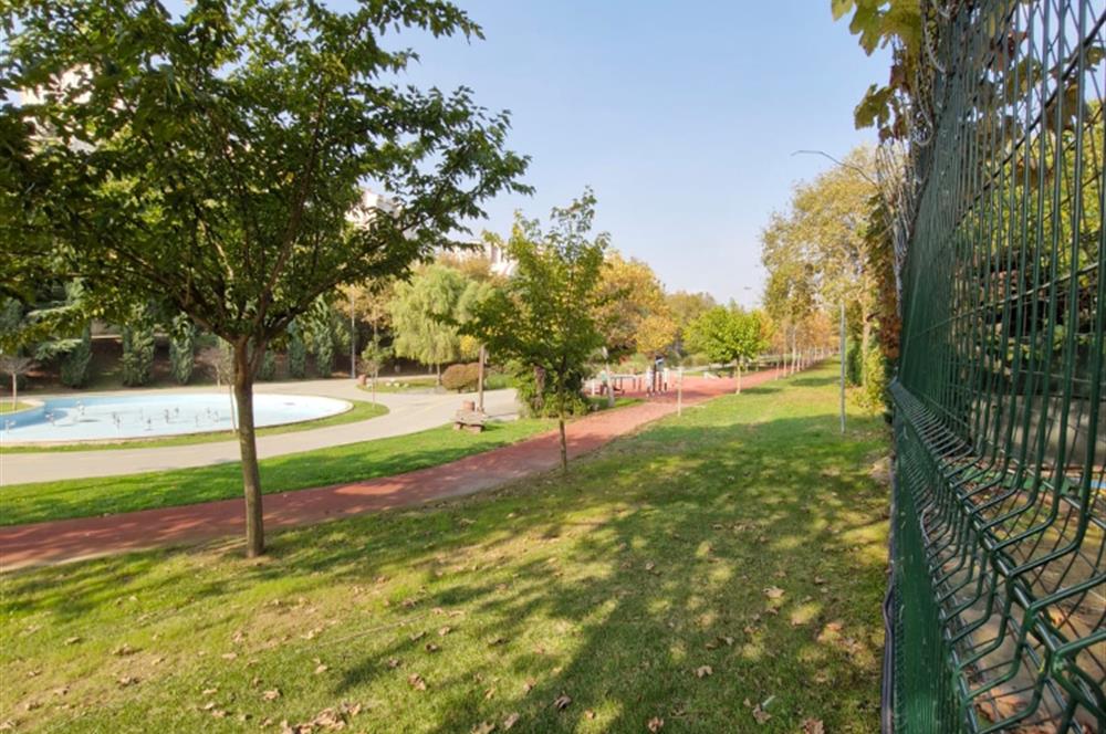 BAŞAKŞEHİR'de GENİŞ BAHÇELİ LÜKS KİRALIK VİLLA