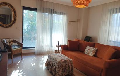 ALTINTEPE'DE MERKEZİ KONUMDA ÖN CEPHE BAHÇE MULLANIMLI 2+1