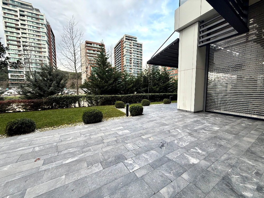 Porta Vadi Kiralık Dükkan 400m2+40m2 Tahsisli Ön Kullanım Alanı