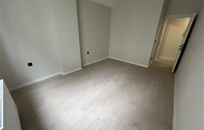 ALTINTEPE'DE 0 BİNADA BALKONLU ARA KATTA LÜX 2+1