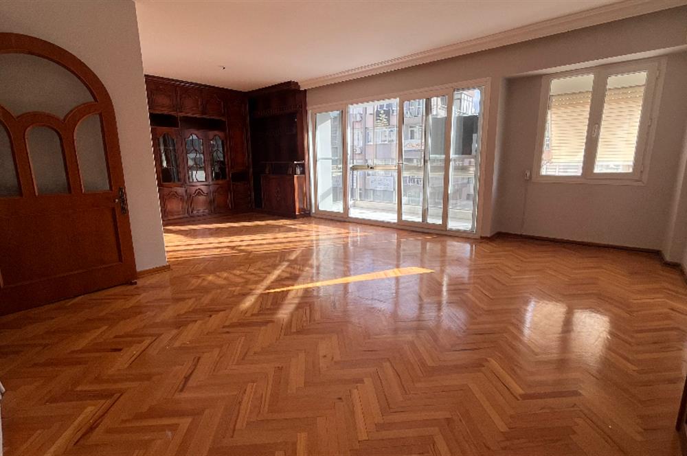 Bostanlı Cemal Gürsel Caddesinde 3+1 Kiralık İş Yeri veya Daire