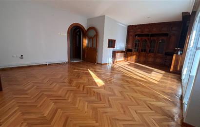 Bostanlı Cemal Gürsel Caddesinde 3+1 Kiralık İş Yeri veya Daire